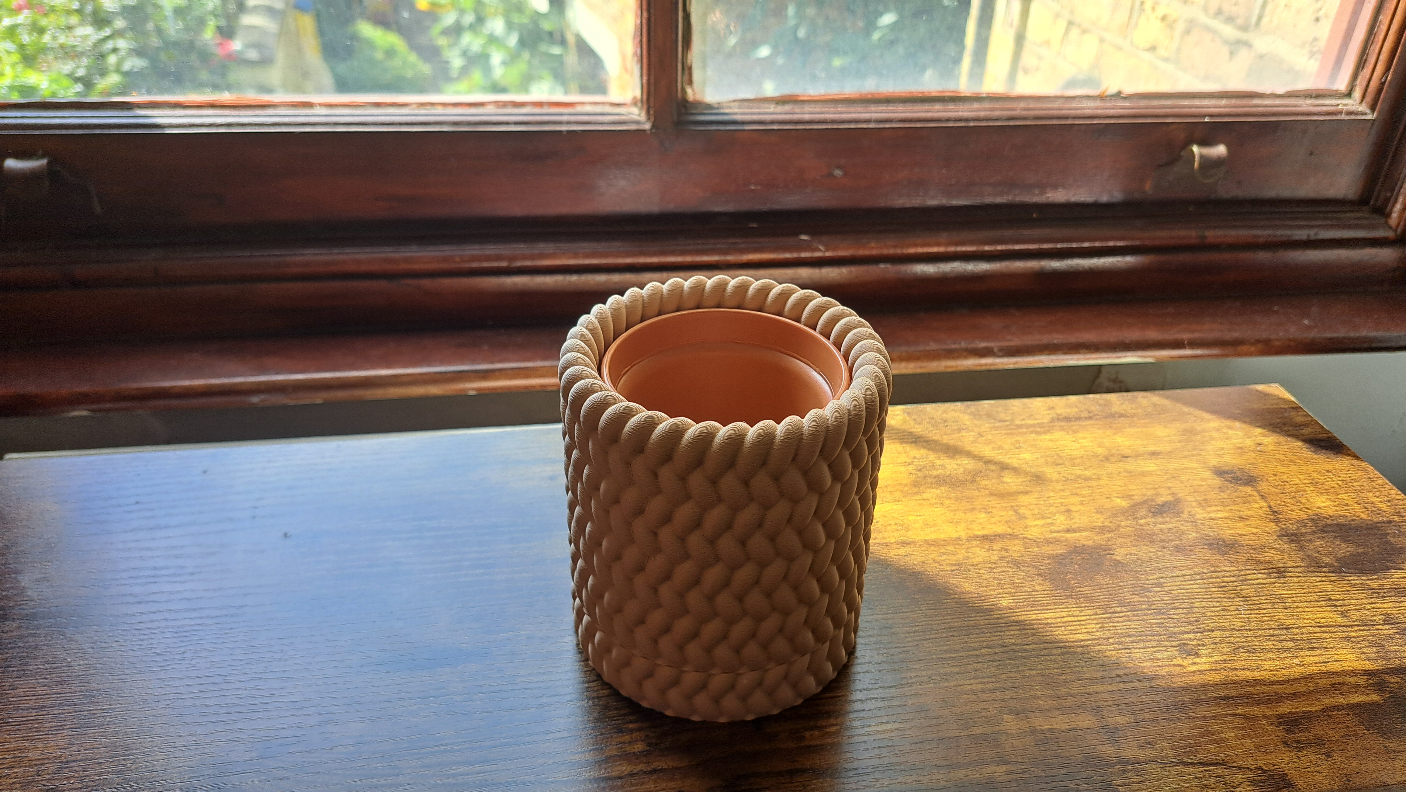 Vedura Loop Eco-planter - Tan